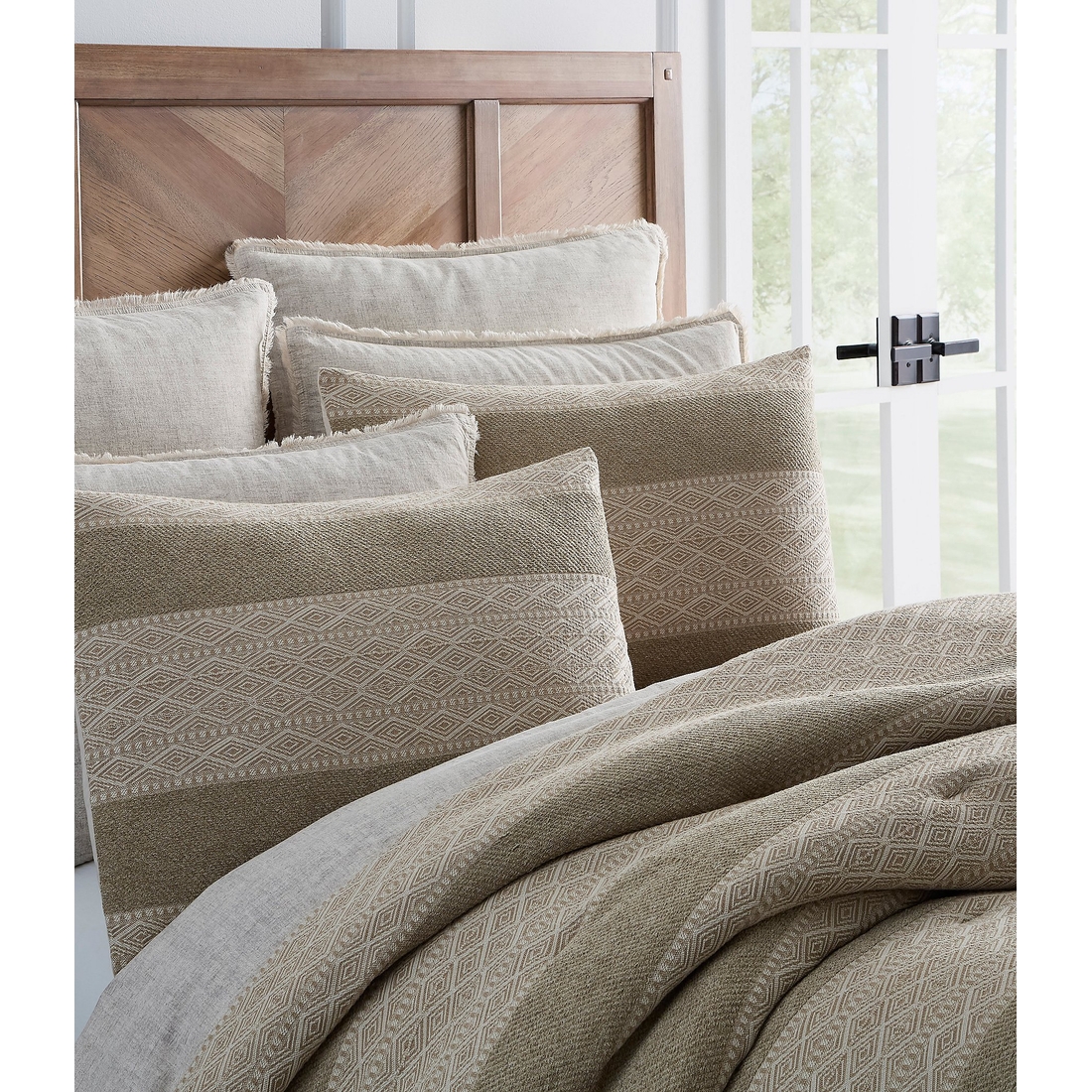 Southern Living Simplicity Collection Dillon Comforter