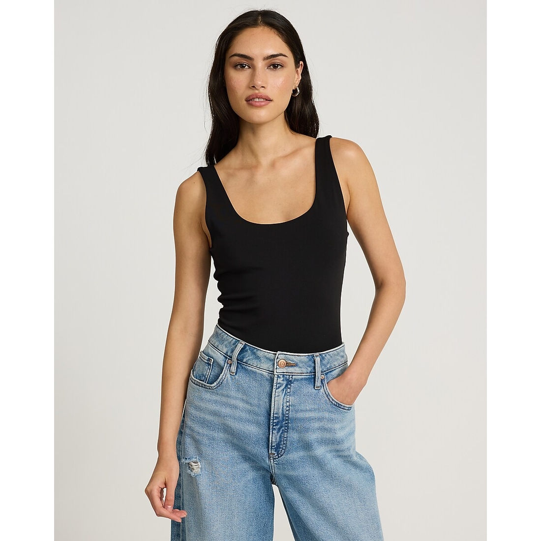 Express Body Contour High Compression Scoop Neck Bodysuit