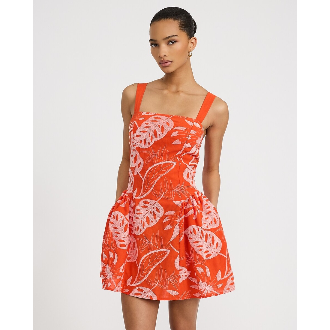 express mini dress DESERT WOVEN SATIN l FLYING TOMATO  Flying Tomato A comfortable mini dress with a pretty floral print Express Embroidered Square Neck Drop