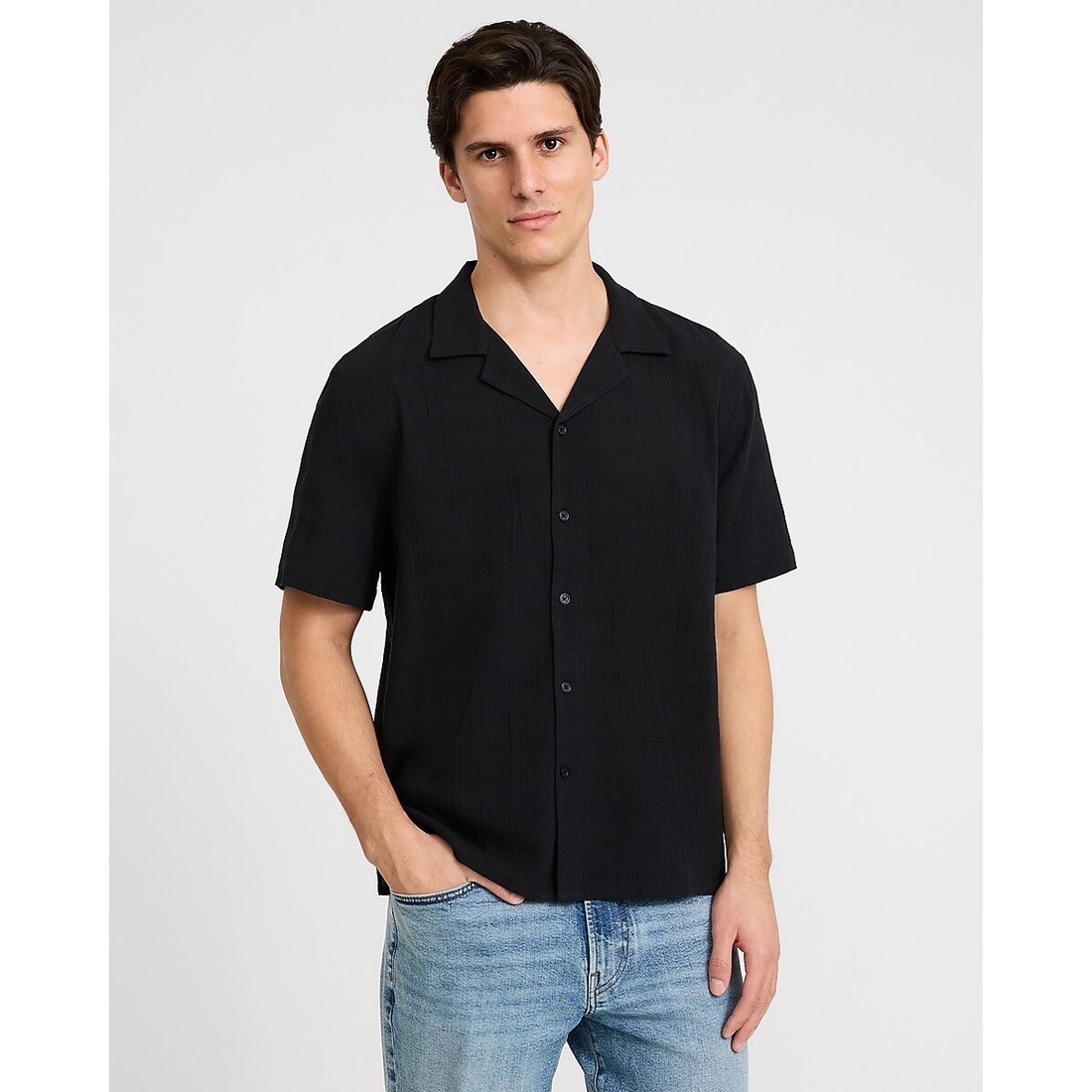 Express Textured Solid Cotton Short Sleeve Shirt