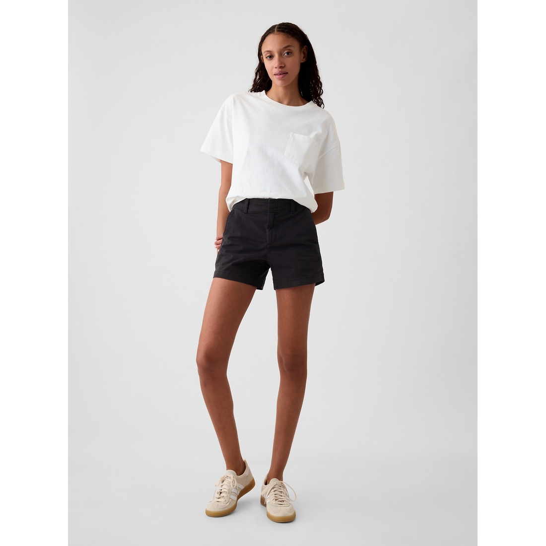 Gap Women's 4" Downtown Khaki Shorts