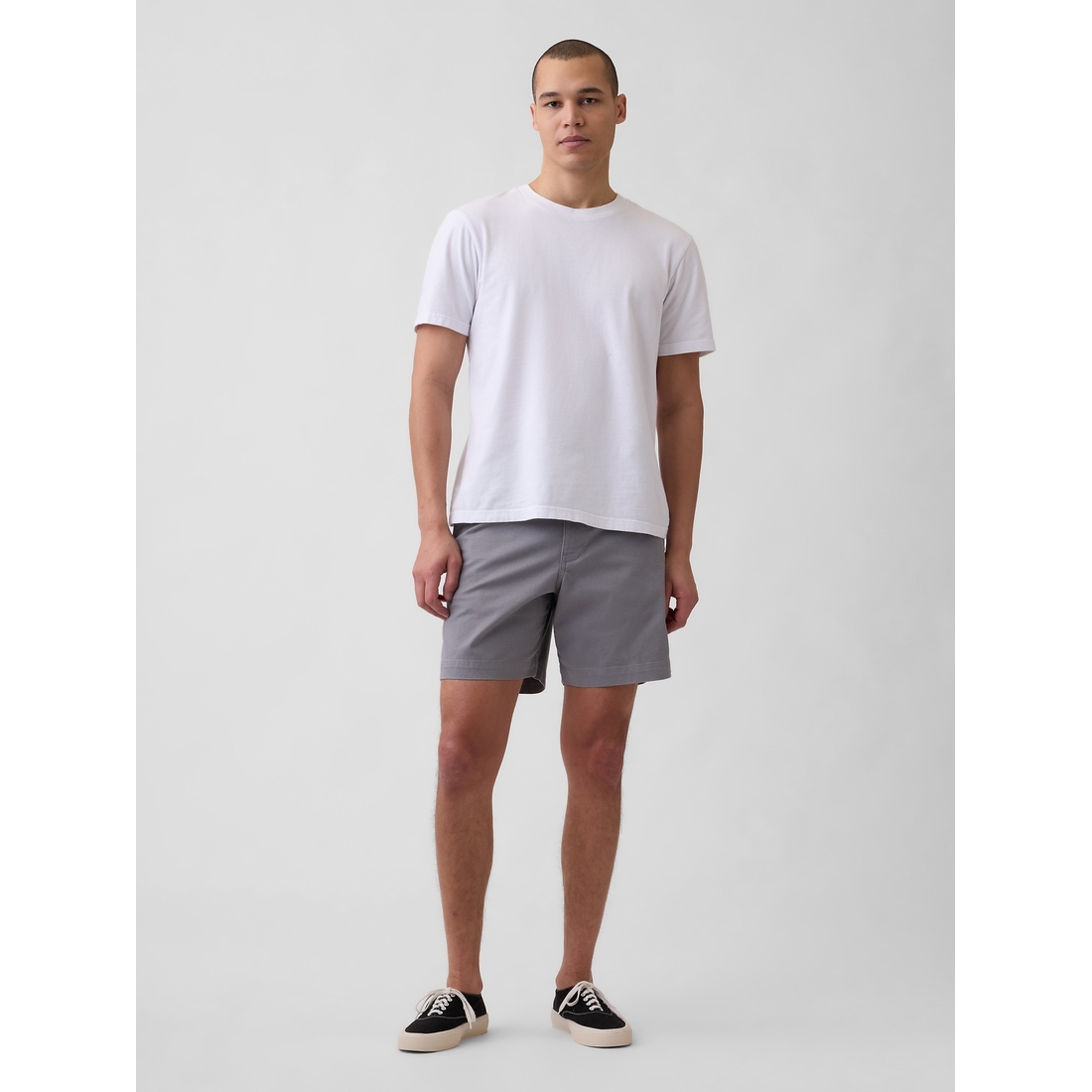 Gap Men's 7" Relaxed Shorts
