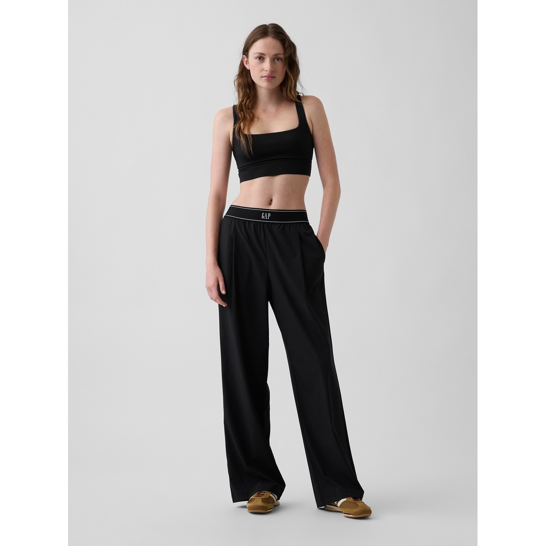 Gap Women's Gapfit Pleated Easy Logo Pants