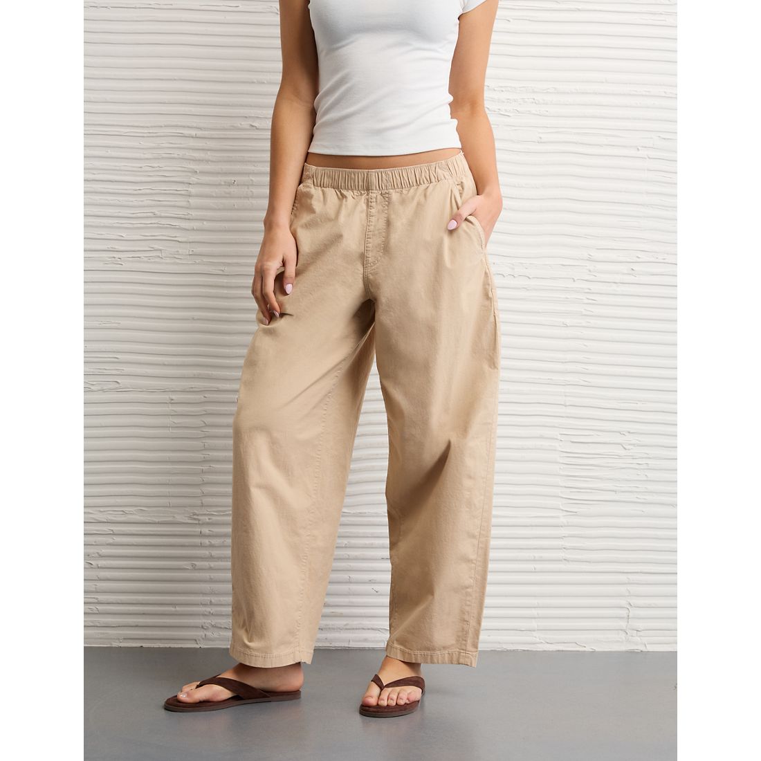 American Eagle AE Low-Rise Pull-On Barrel Pant