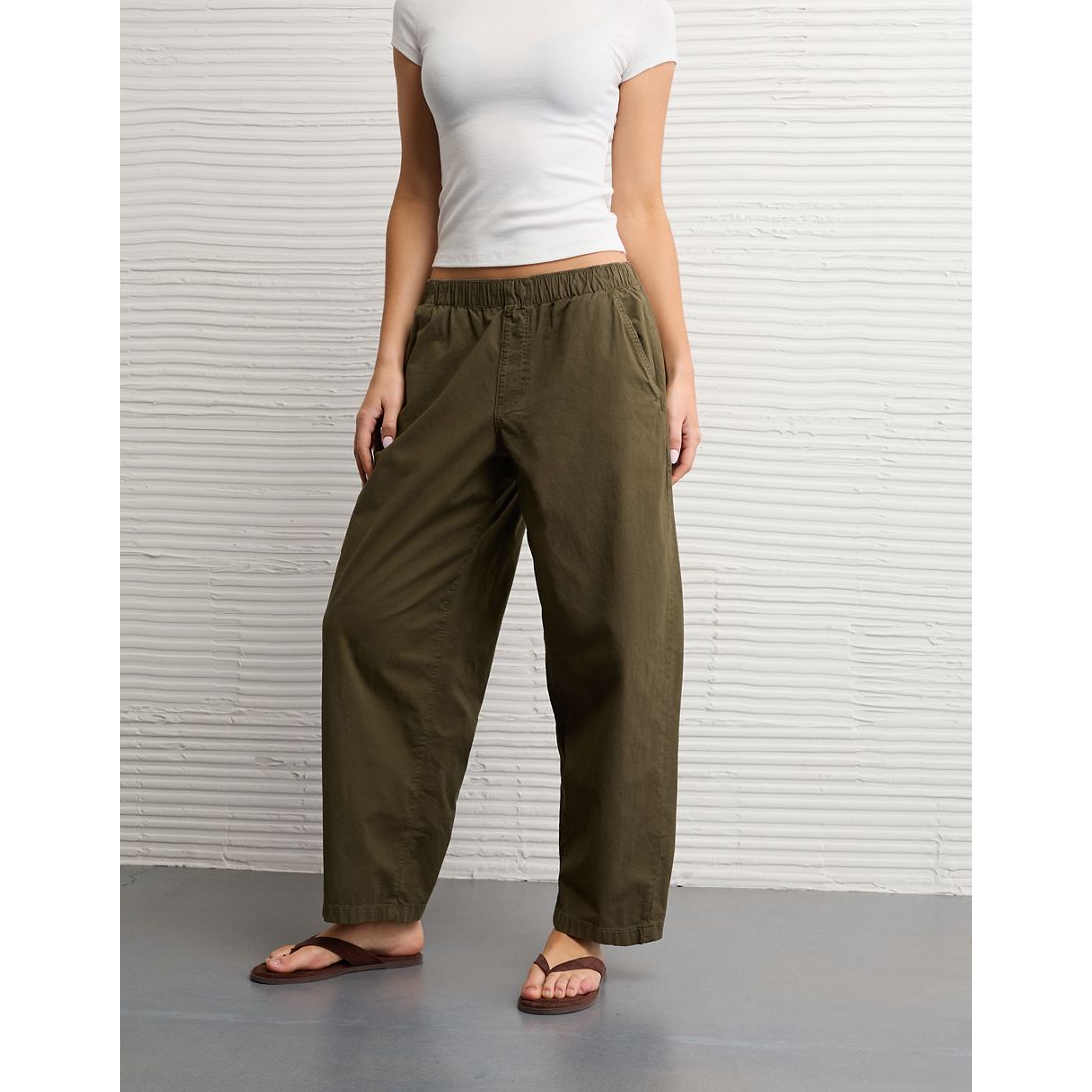 American Eagle AE Low-Rise Pull-On Barrel Pant