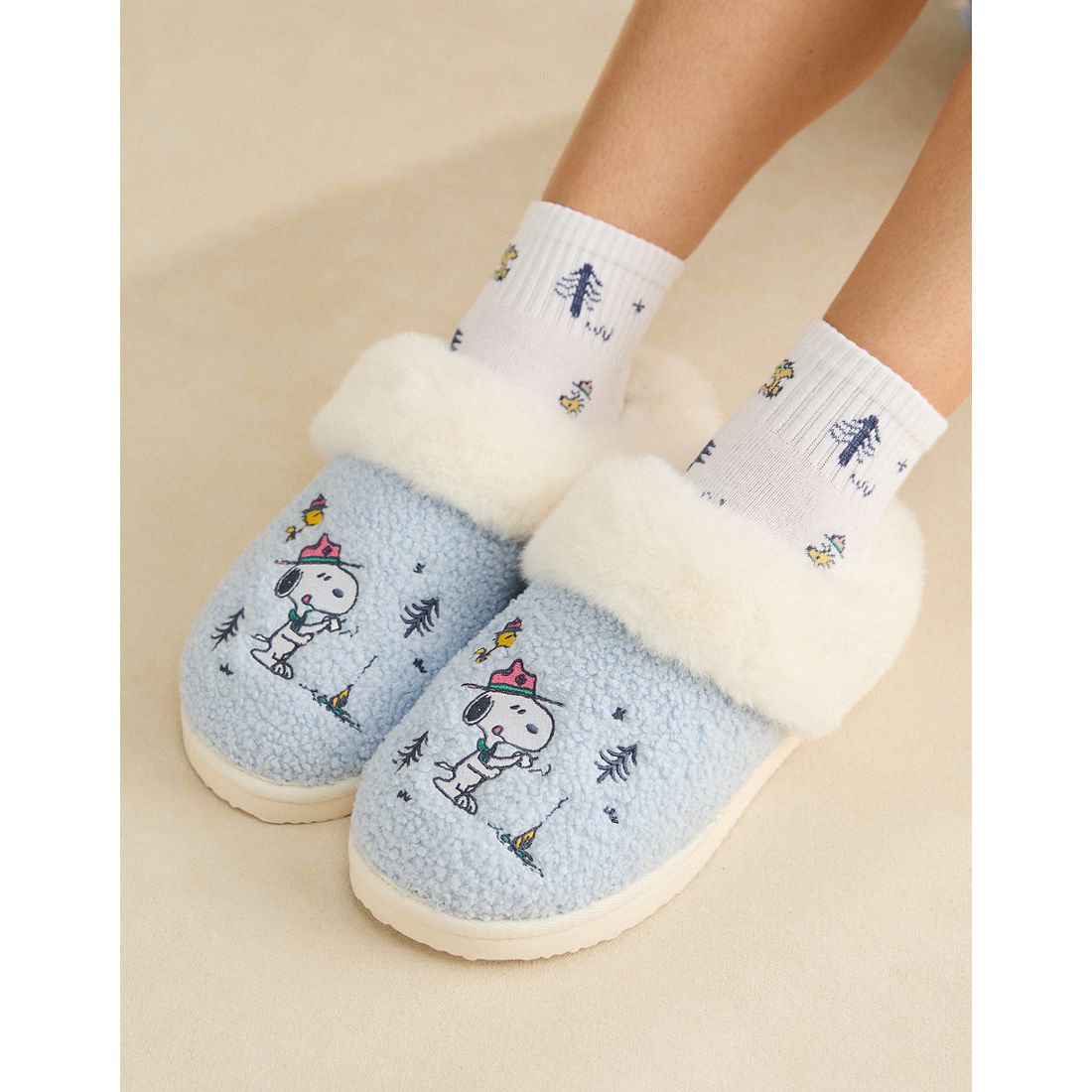 American Eagle AE Camp Snoopy Scuff Slipper