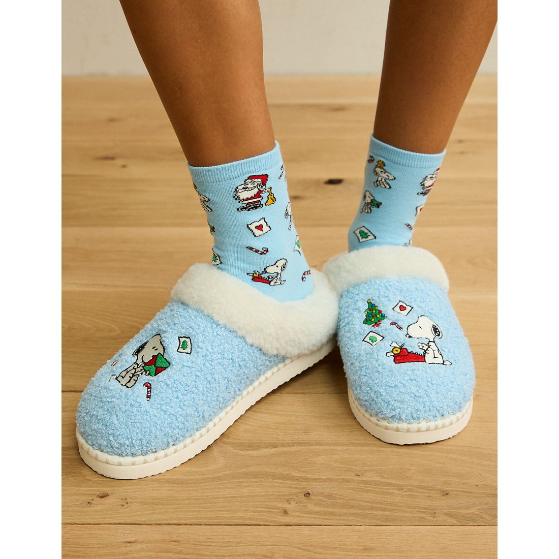 American Eagle AE Snoopy Holiday Scuff Slipper