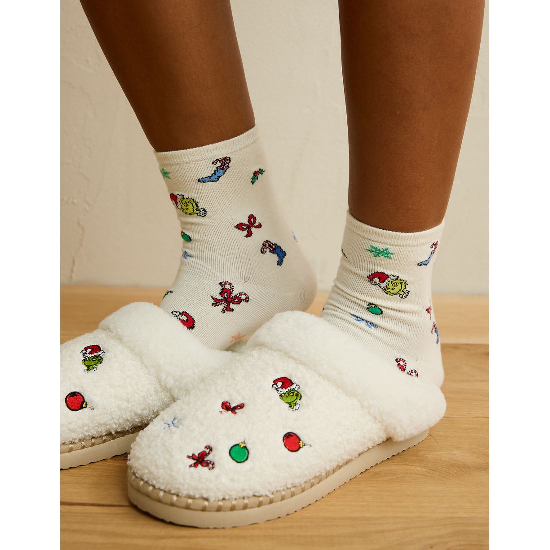 American Eagle AE Grinch Cropped Crew Socks