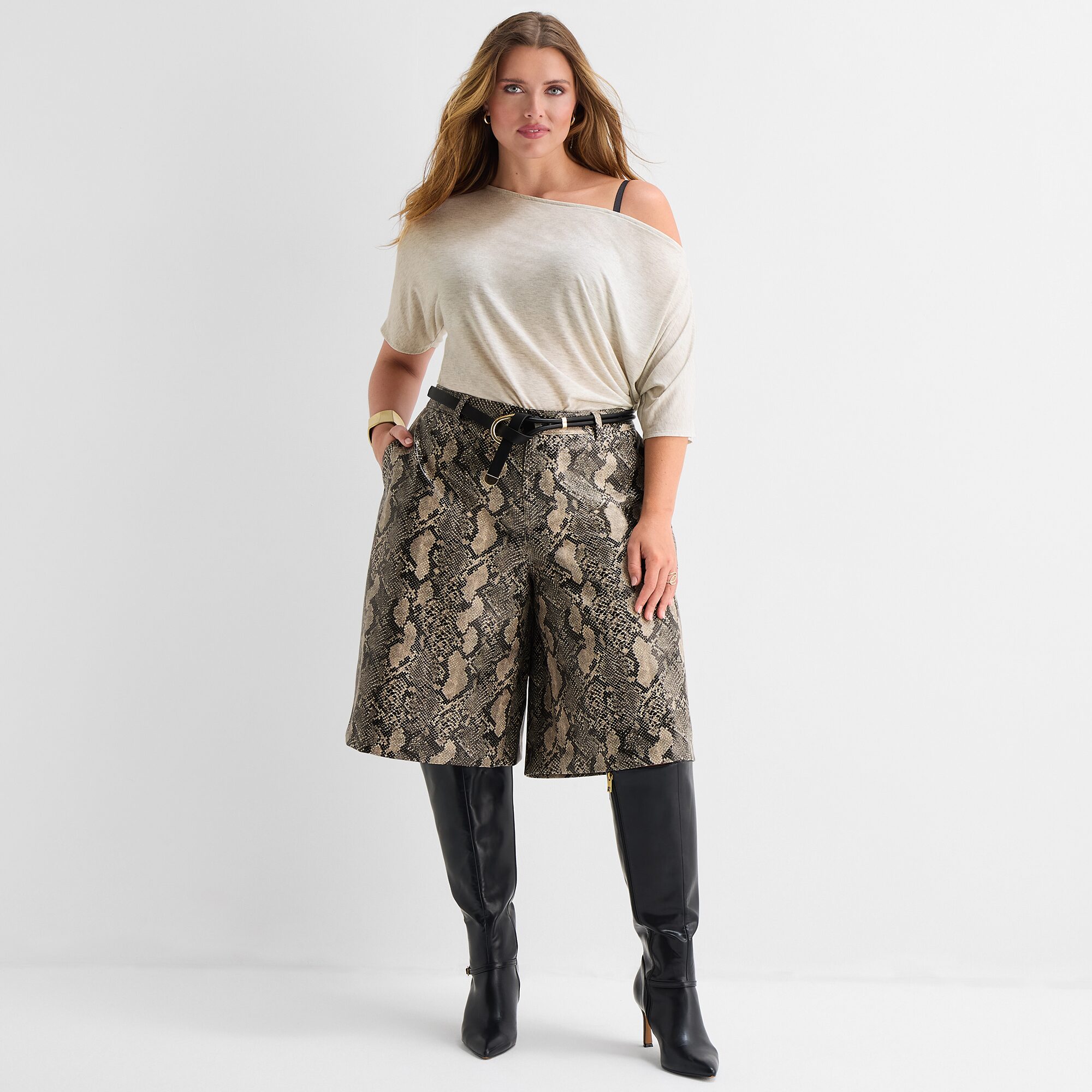 Ashley Graham Women's Plus Faux Leather Python Bermuda