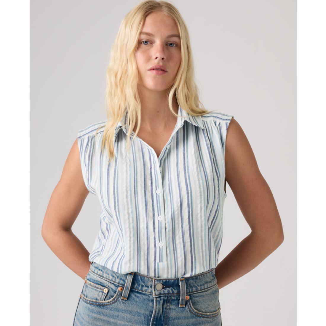 Levi's Women's Point Collar Relaxed-Fit Top