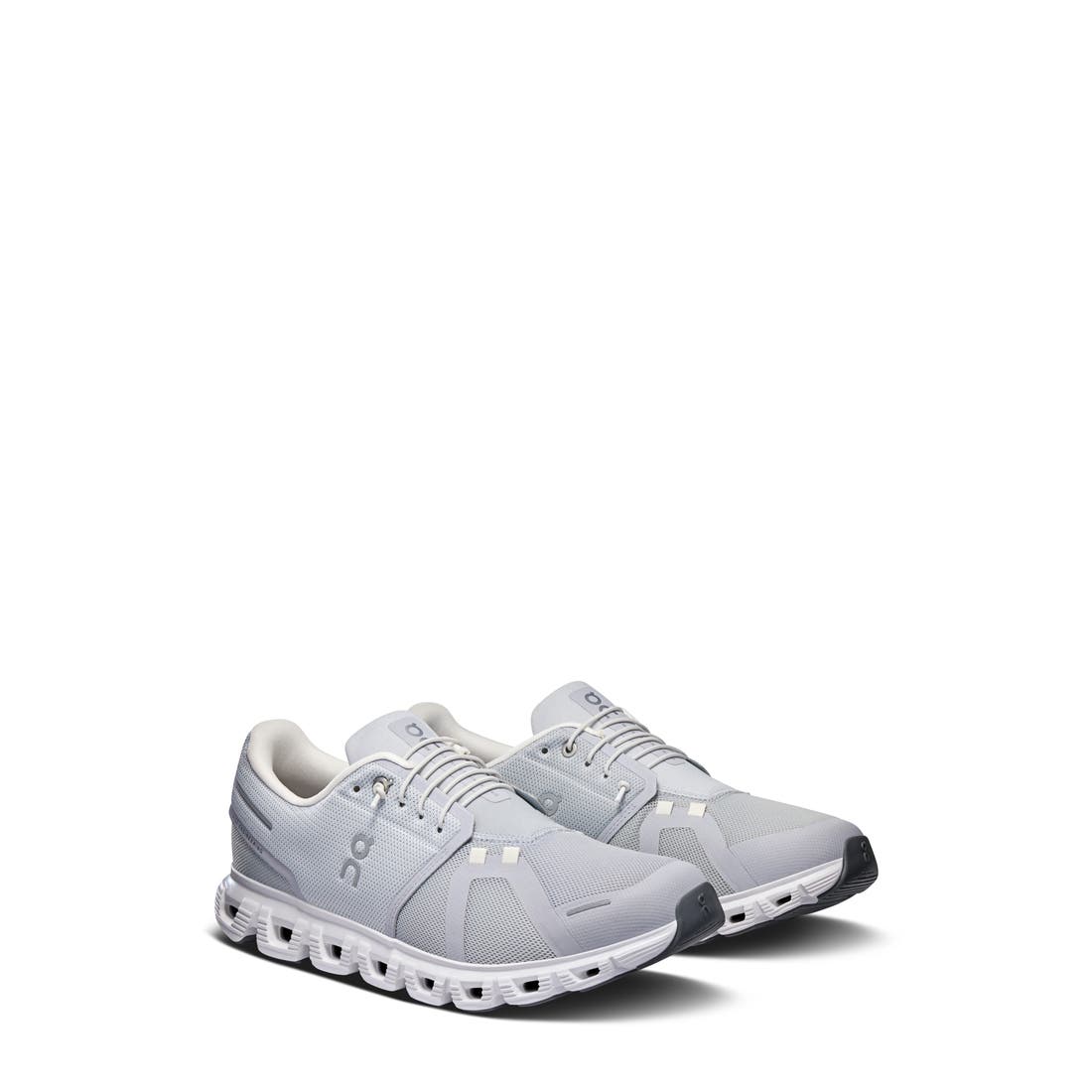 On Cloud 6 Sneaker in Glacier/white