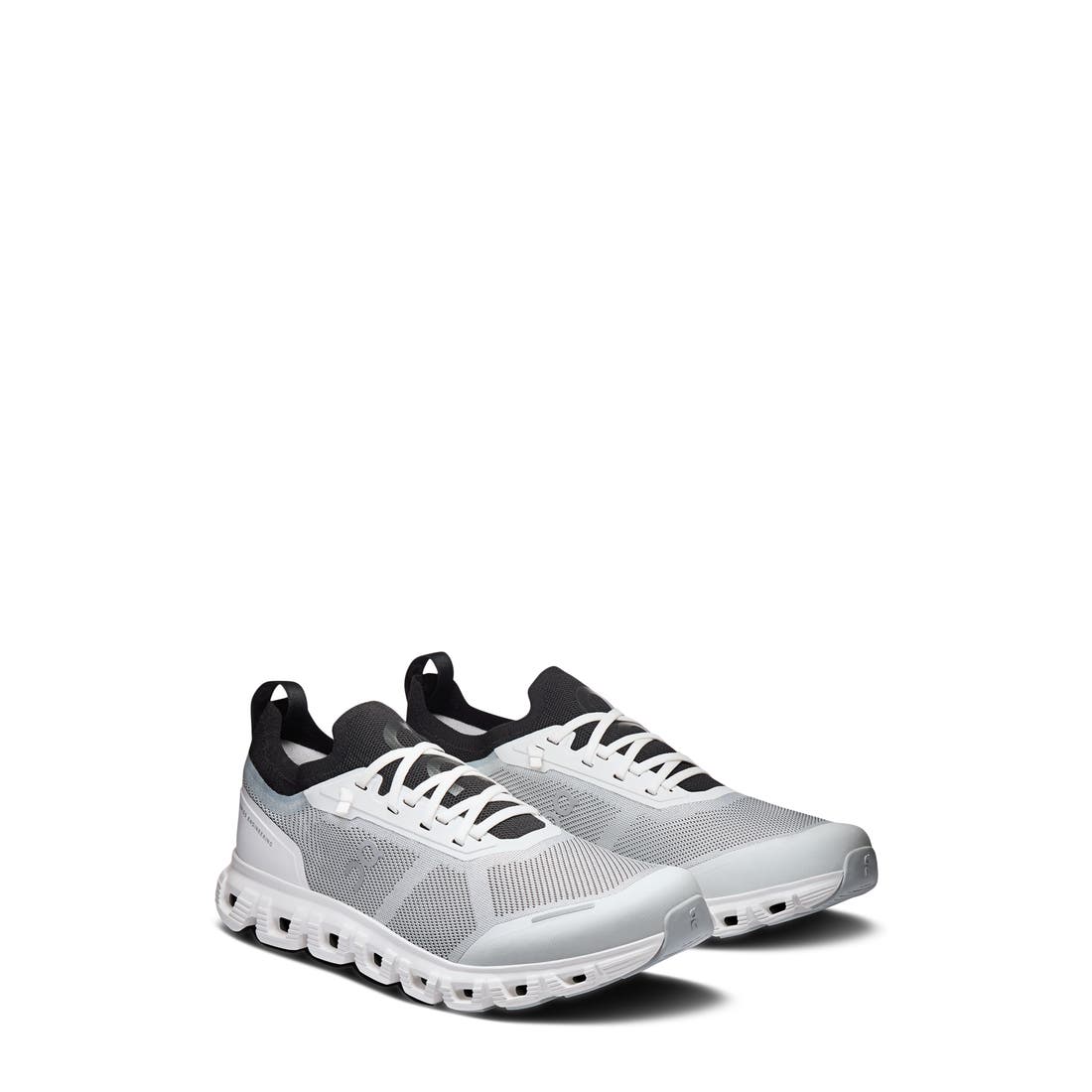 On Cloud 6 Versa Sneaker in White/black