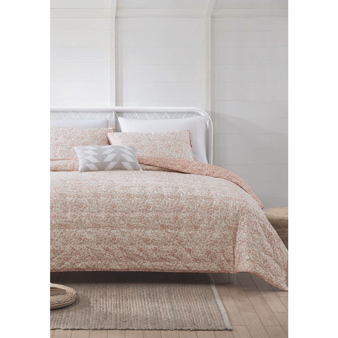 Heirloomed Floralwork Quilt Set