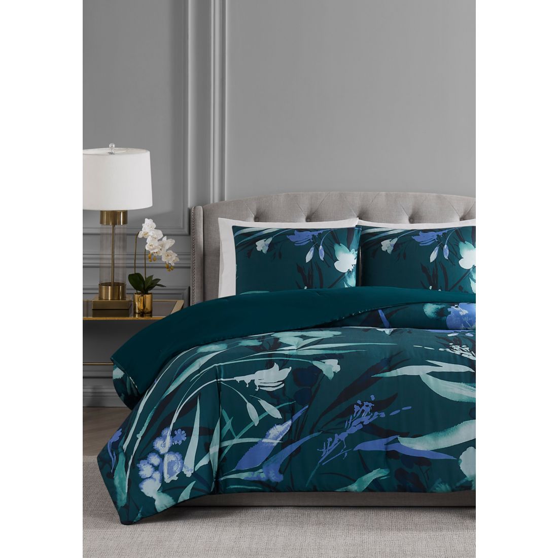 Vince Camuto Surreal Escape Comforter Set