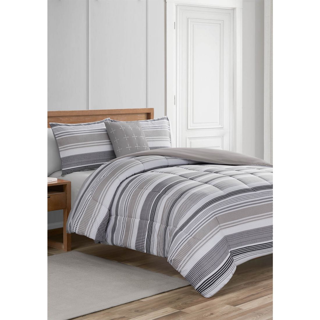 Artifact Delta 4 Piece Queen Comforter Set